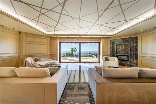 Elegant Villa Offering Unparalleled Luxury for Sale in Los Altos de los Monteros, Marbella East