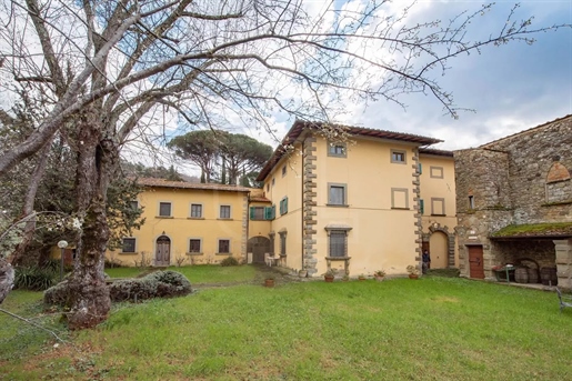 38 Camere da letto - Villa - Provincia di Firenze - Vendita