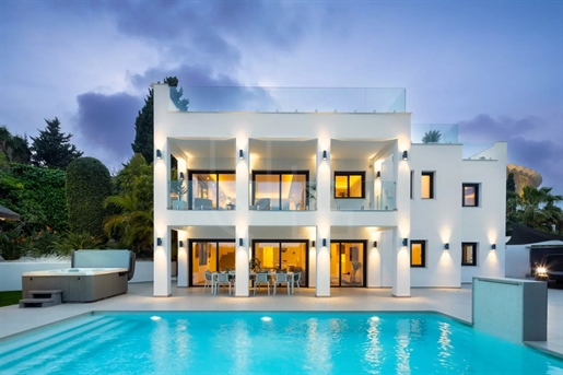 Opportunité d’investissement rentable : Villa avec des équipements de luxe à vendre à Nueva Andaluc