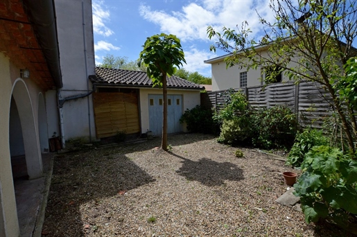 Charming 1970's town house