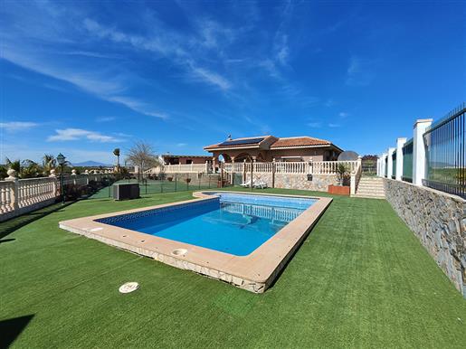 Magnificent 3-bedroom house with swimming pool in los Periquitos, Fortuna
