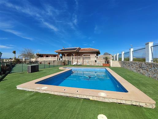 Magnificent 3-bedroom house with swimming pool in los Periquitos, Fortuna