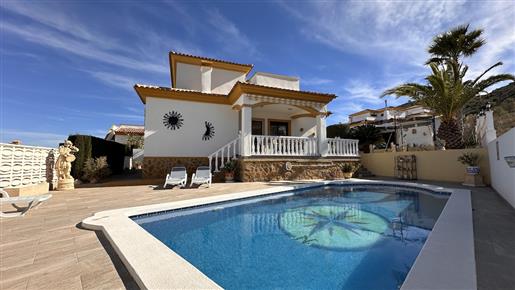 Superb 3-bedroom detached villa nestled in the sought-after neighborhood of La Montañosa, Hondon de 