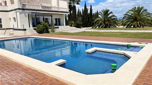 Villa de luxe exclusive à Novelda avec une vue imprenable