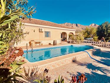 Preciosa villa con piscina de 10x5m en Macisvenda