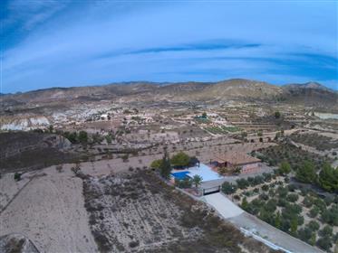 Prachtige villa met zwembad in Abanilla met spectaculair uitzicht.
