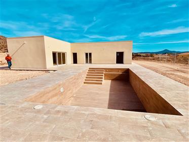 Nouvelle villa avec piscine et grand garage à Barinas
