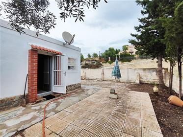 Petite maison à 2 pas des baños de Fortuna sur terrain urbain