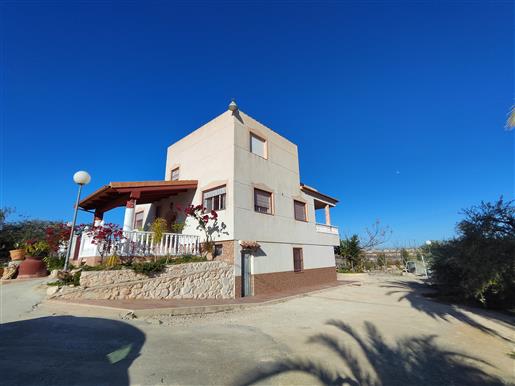 Spacious 5-bedroom house in Fortuna