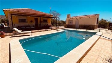 Très belle villa avec piscine privée et vues extraordinaires à Fortuna