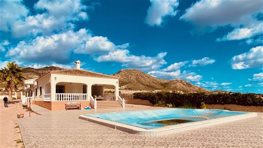 5 bed villa met 11x6m zwembad in Aspe