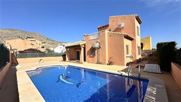 Beautiful 3-bedroom house with pool in las Kalendas – Fortuna
