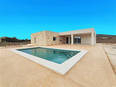 Wunderschönes Neubauprojekt mit 3 Schlafzimmern und Pool in Cañada del Trigo