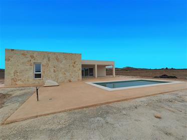 Magnífico edificio nuevo de 3 dormitorios con piscina en Cañada del Trigo