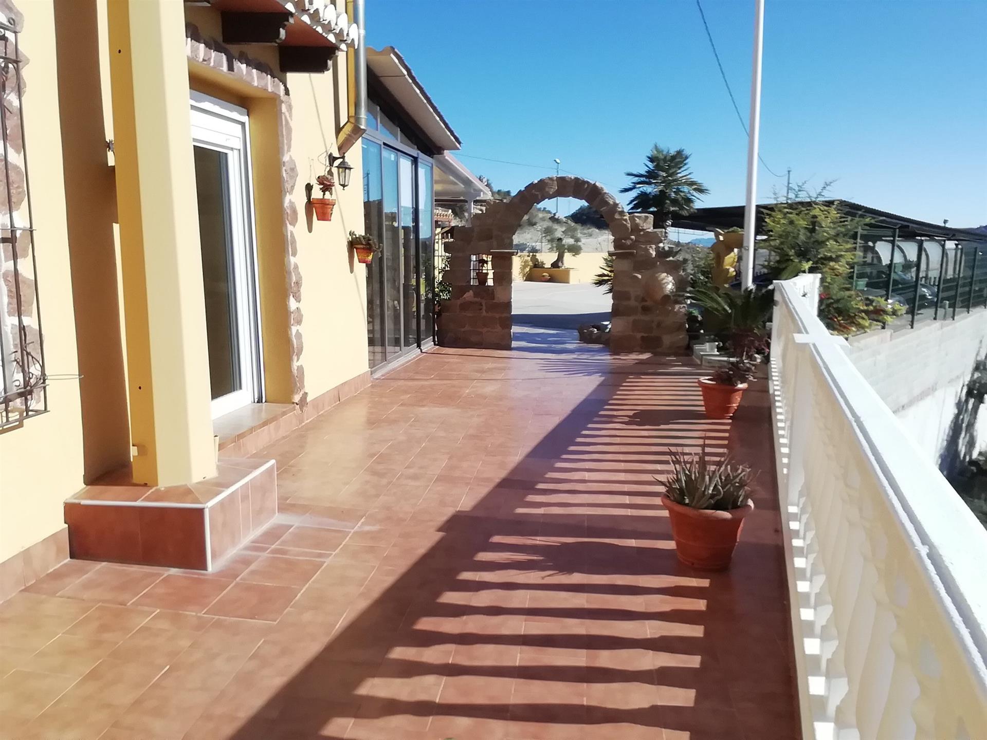 Magnifique propriété de 5 chambres avec piscine climatisée situé à La Garapacha