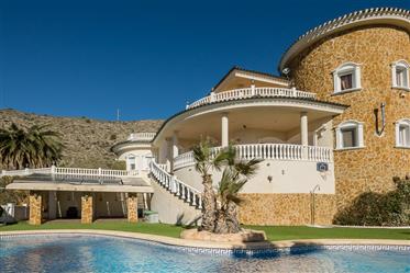 Wunderschöne Villa in Hondon de las Nieves 