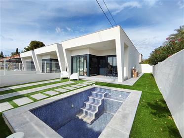 Charmant nieuw modern huis met 2 slaapkamers en zwembad in Baños de Fortuna