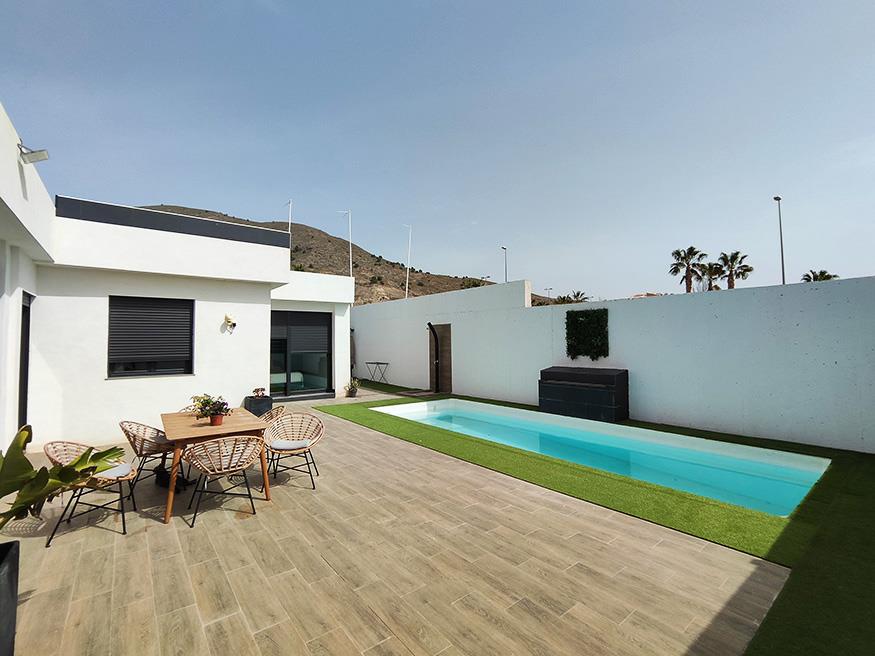 Belle maison moderne de 4 chambres avec piscine à Las Kalendas