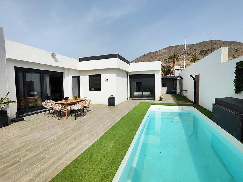 Prachtig modern huis met 4 slaapkamers en zwembad in Las Kalendas