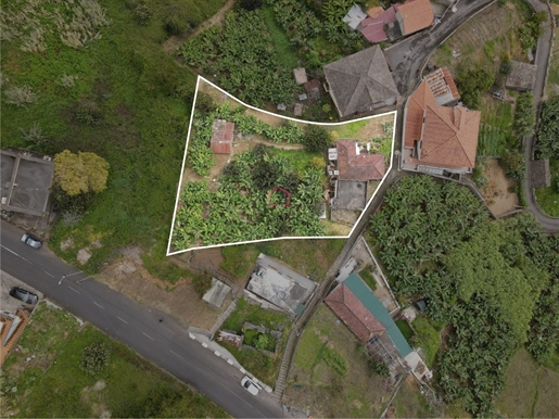 Pozemek se 2 domy - 1030 m2 - Porto da Cruz