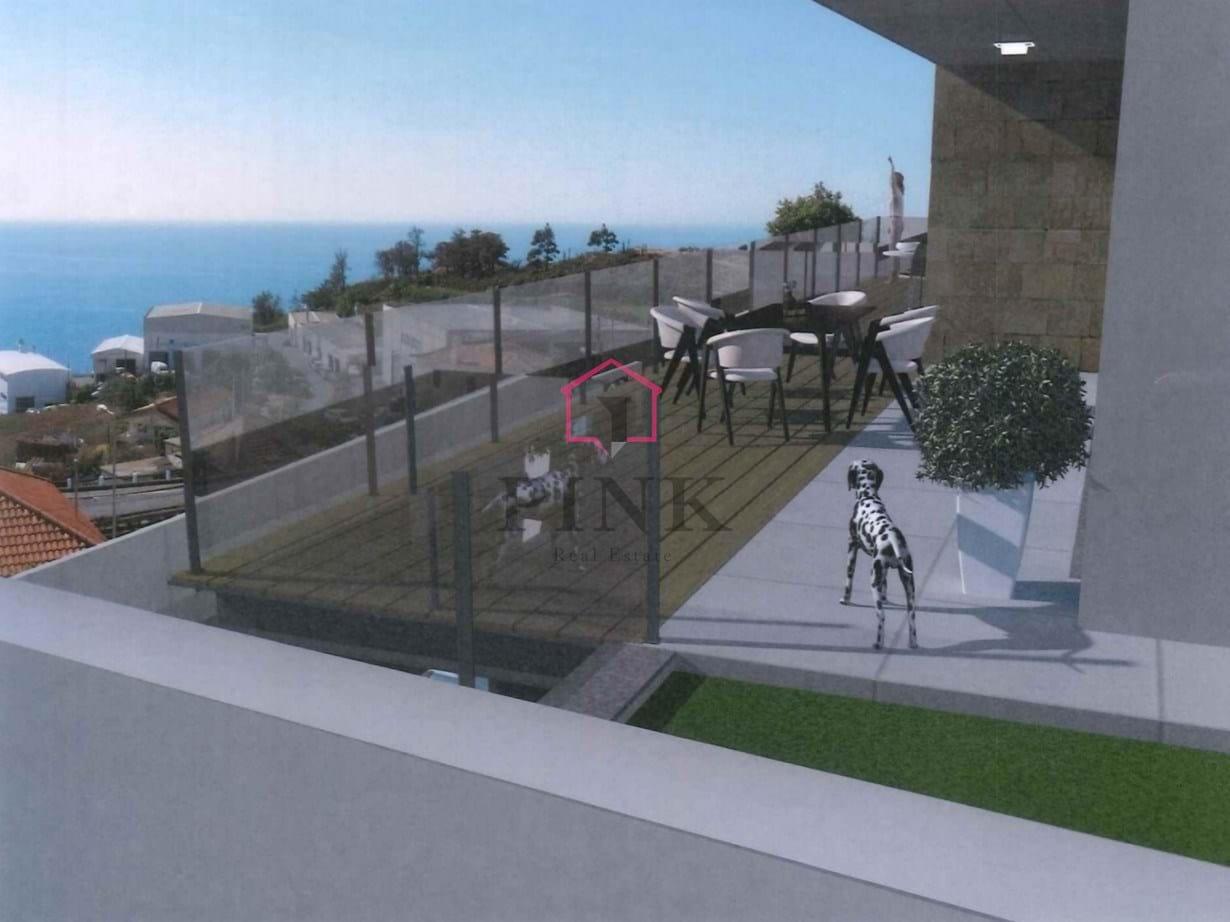 Moradia Geminada com Vista Mar - T3 no Funchal