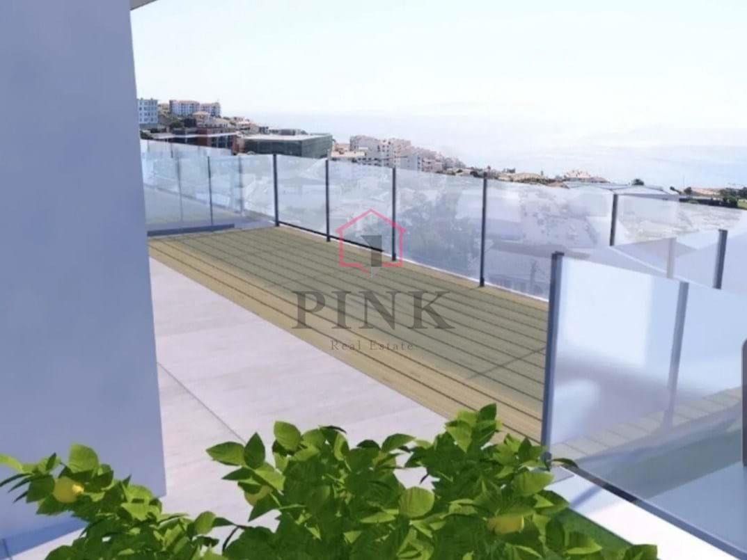 Moradia Geminada com Vista Mar - T3 no Funchal
