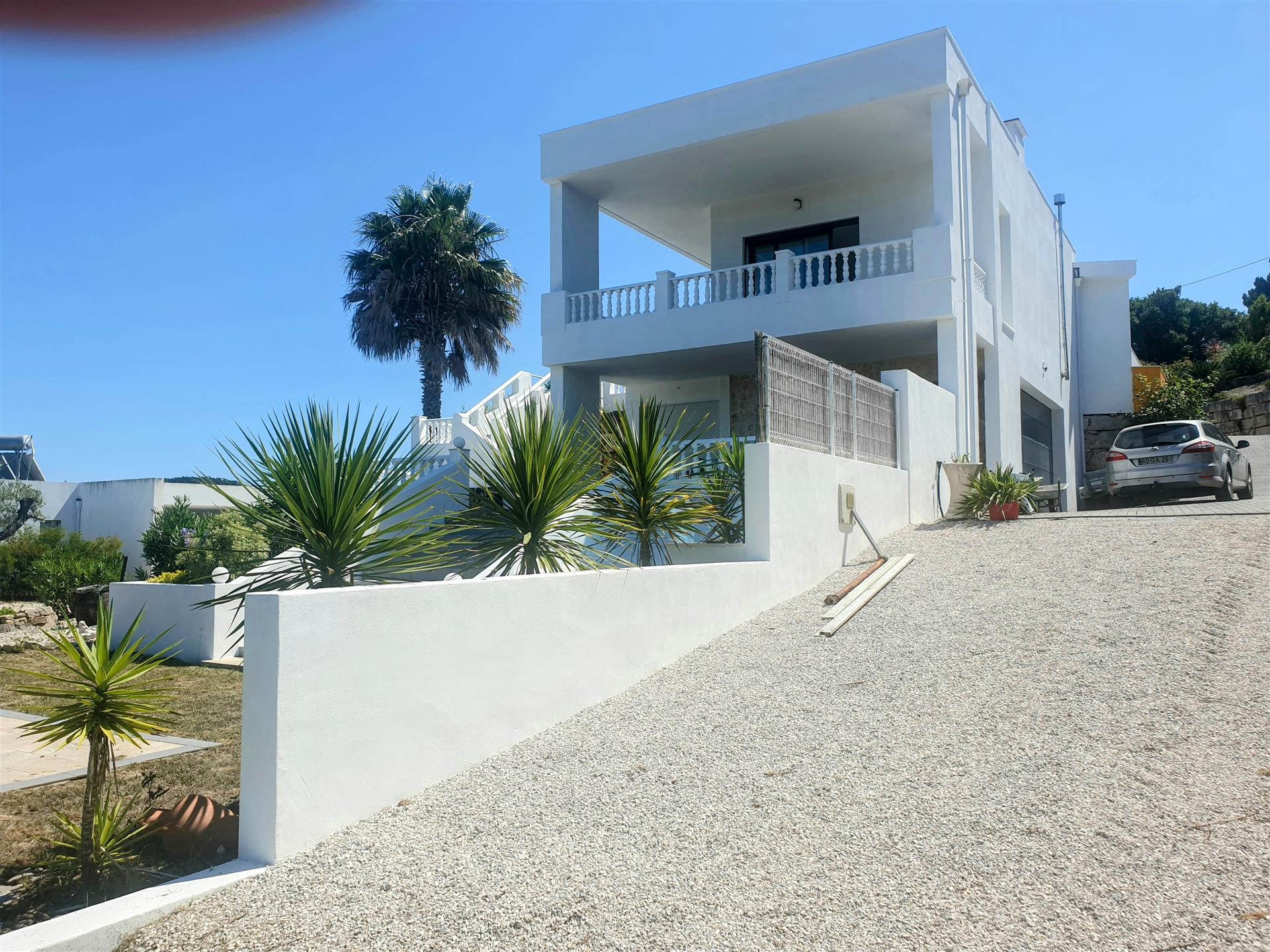 Moderne 3-Bett-Privatvilla in Gaeiras