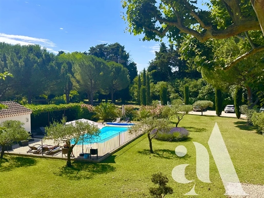 Between Alpilles And Avignon - Farmhouse With Outbuildings In The Countryside