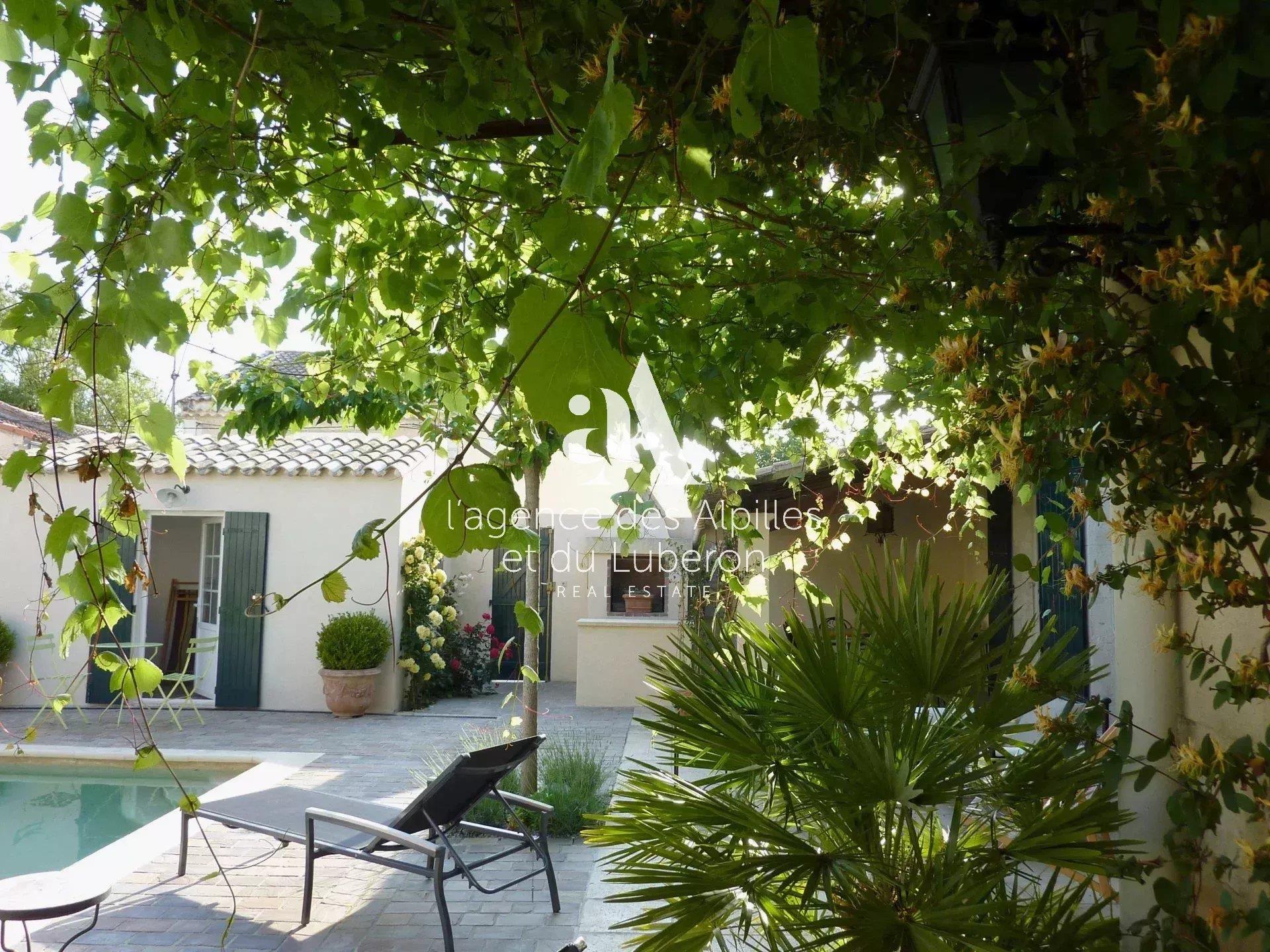 Near Eygalières - Village House