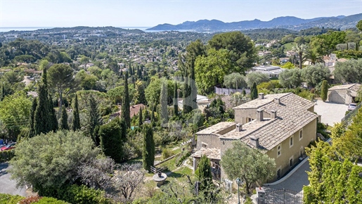 Beautiful villa for sale with sea view in Mougins