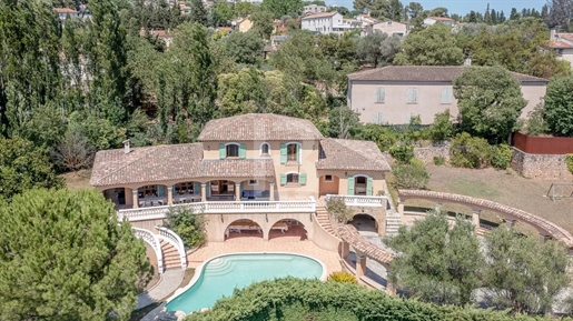 Large luxury property with pool for sale in Grasse