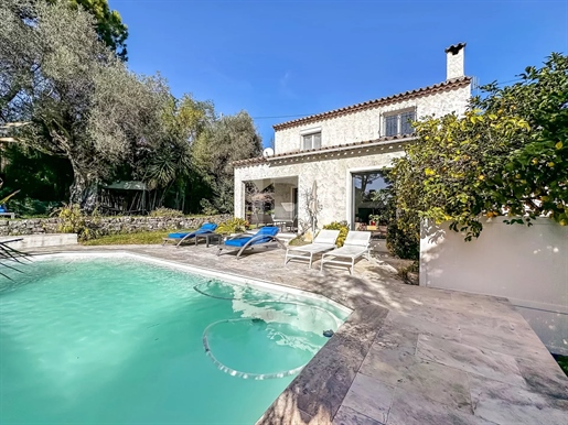 For sale in Mougins, 4-bedroom villa with swimming pool in a quiet location