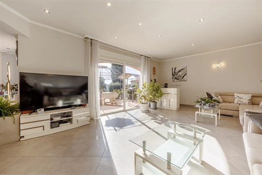 For sale in Mougins, superb family home in a quiet location