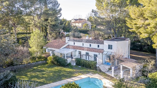 For sale in Mougins, Pibonson area, beautiful villa on 2500m2 of land