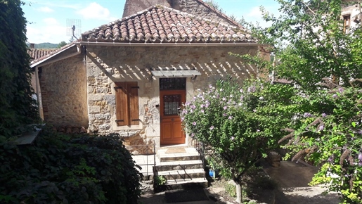 Ancienne Maison De Bourg De Caractere En Pierre, Entierement Restauree Avec Une Petite Terrasse. Sit
