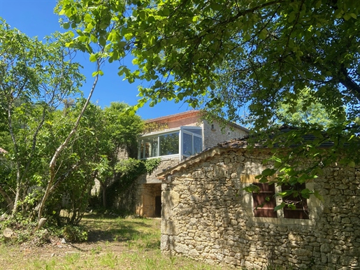 Pretty Stone Property Including 2 Houses On A Plot Of 3666 M2. Countryside Location. 8 Km From A Tou