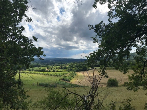 Building plot of 7284 m2 fully constructible and wooded with superb views of the countryside. Septic