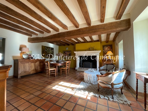 Charming farmhouse dating from 1887, approx. 175M2 facing south, in the heart of a park of almost 40
