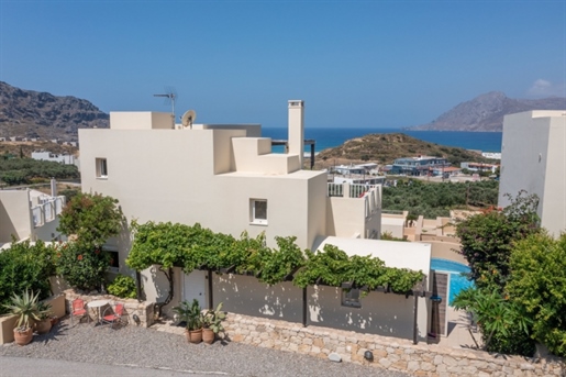 A fabulous 3-bed 2-bath property with incredible sea views