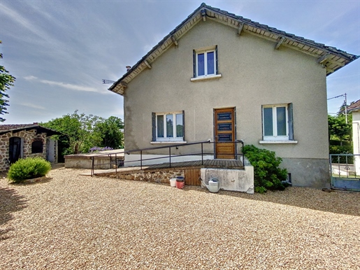 House of 100 m2 on the ground and 82 m2 of living space in Flavignac