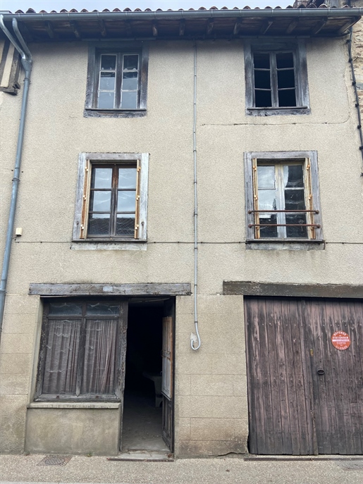 Town house with land, to completely renovate