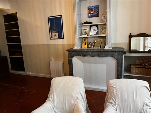 Bourgeois apartment in the city center, type f3