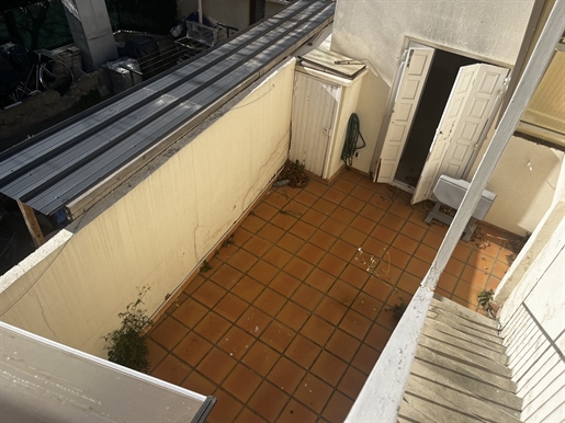 Building to invest €151,000 with balcony in Perpignan (66)