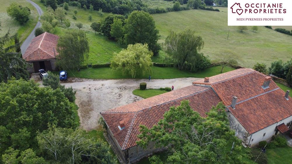 Traditional farmhouse with outbuildings and 18 hectares, overlooking the Pyrenees