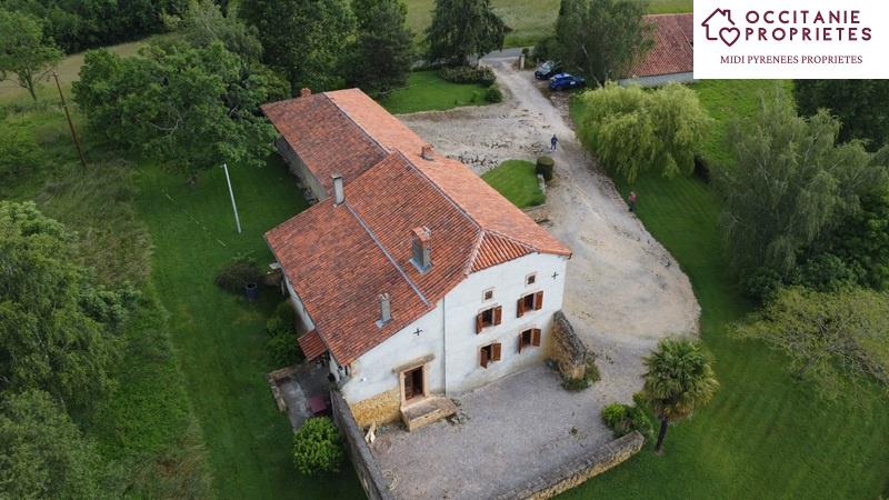 Traditional farmhouse with outbuildings and 18 hectares, overlooking the Pyrenees