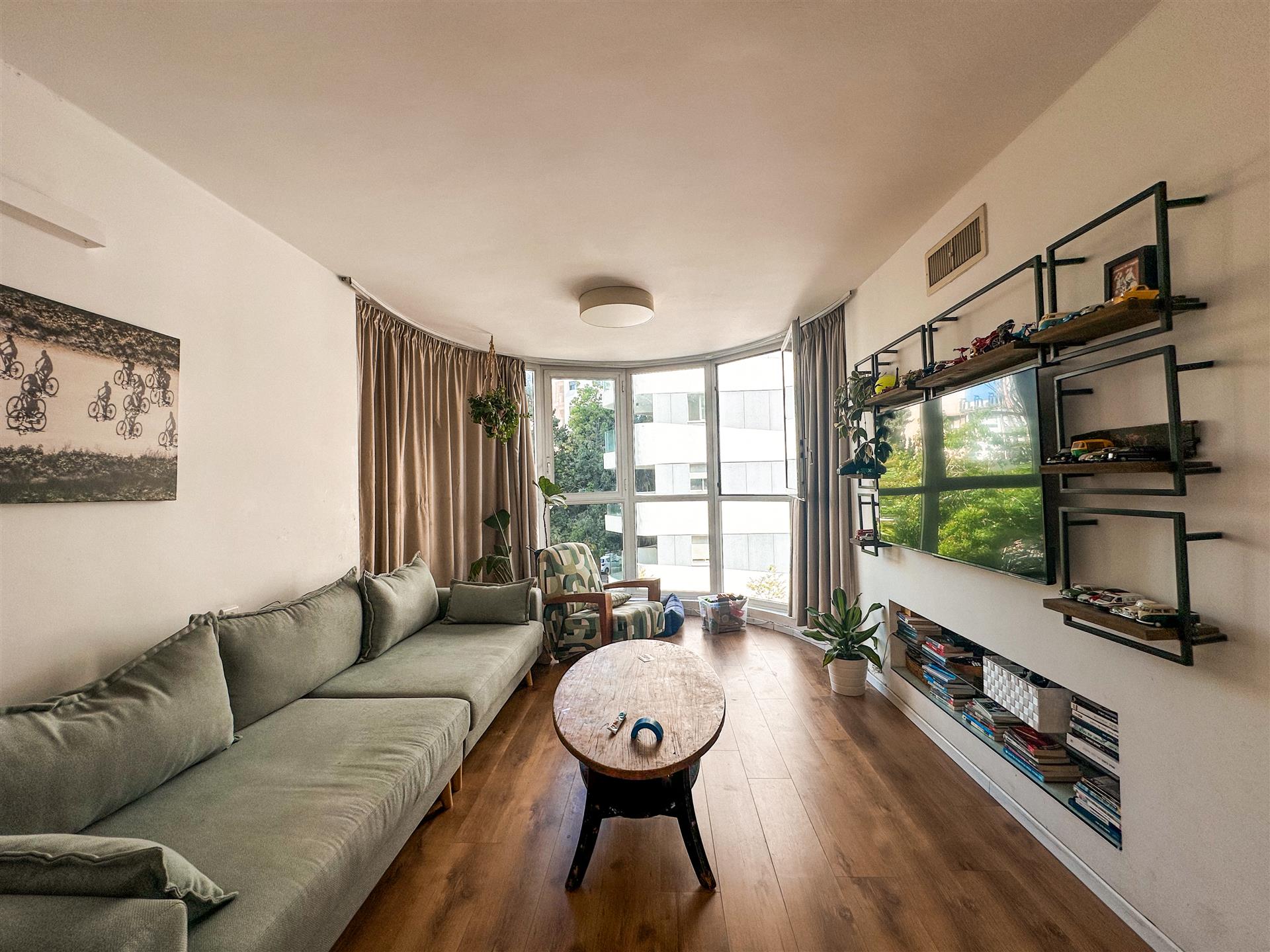 For Sale: Bright and Cozy 4-Room Apartment in the Heart of Ramat Gan