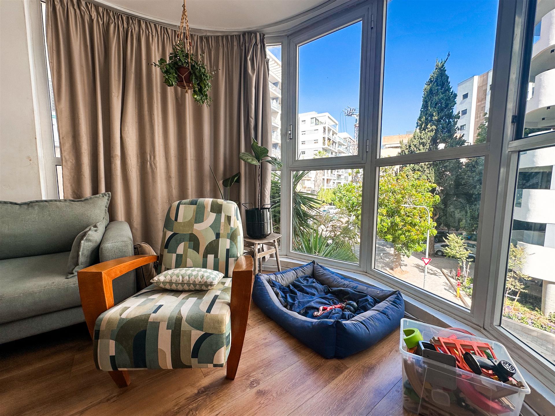 For Sale: Bright and Cozy 4-Room Apartment in the Heart of Ramat Gan