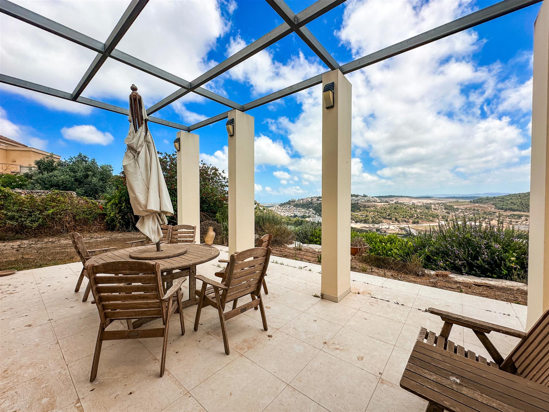 Stunning Private Home in Vilot HaChoresh