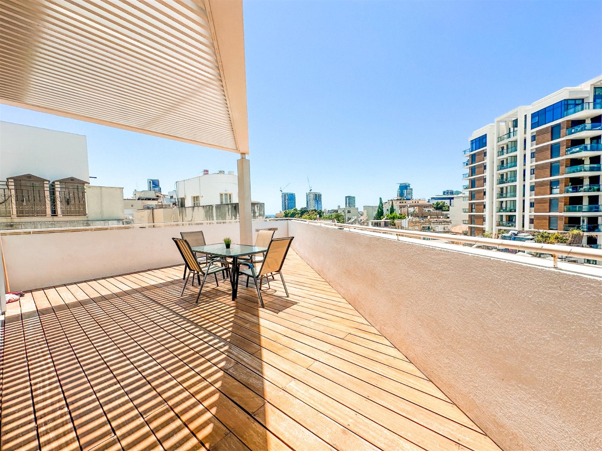 King George 8, Duplex Penthouse