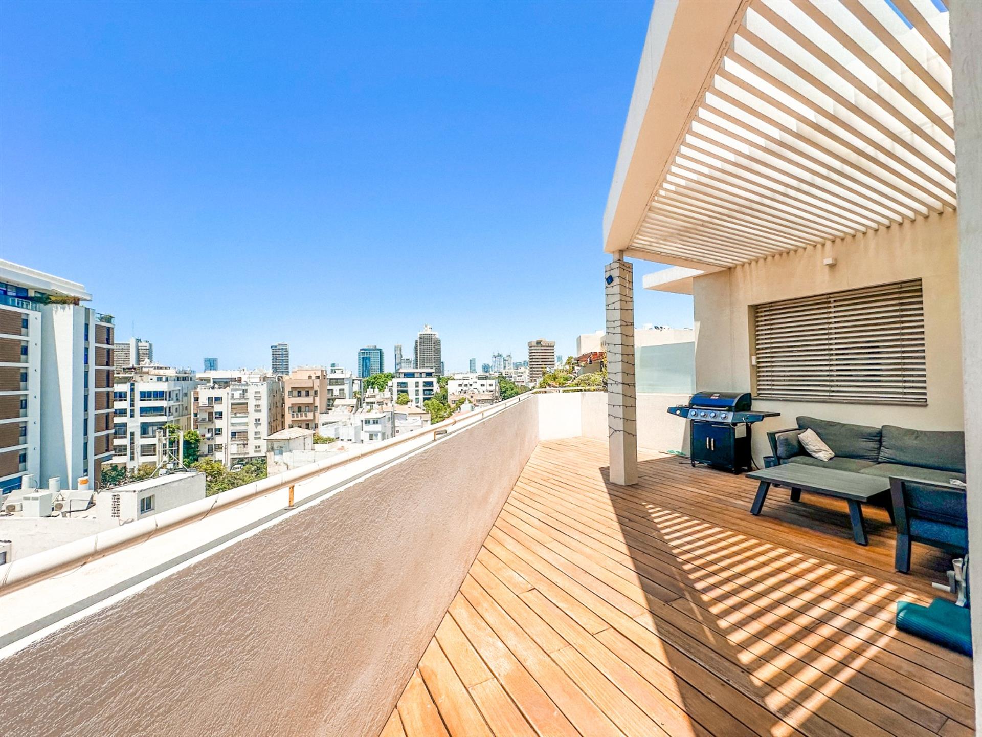 King George 8, Duplex Penthouse
